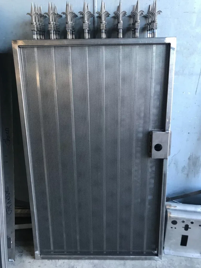 imgi_122_37-768x1024